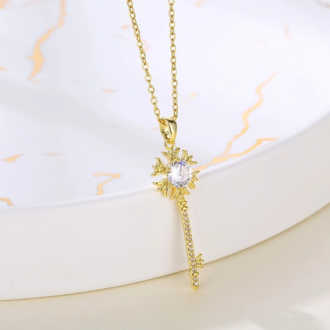 Collar Con Colgante De Llave Acero Inoxidable Chapado En Oro De 18K Circonita Cúbica Joyería Elegante Para Mujer