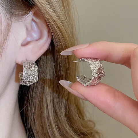 Orecchini A Cerchio A Forma Di C Con Consistenza Increspata Lega Con Perno Per Orecchini In Argento Moda Geometrica