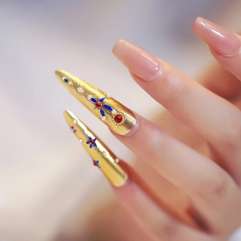 3D Geprägte Nagelkunst Aufkleber Goldprägung Vintage Chinesischer Stil Palast Schmetterling Blumen Maniküre Dekoration