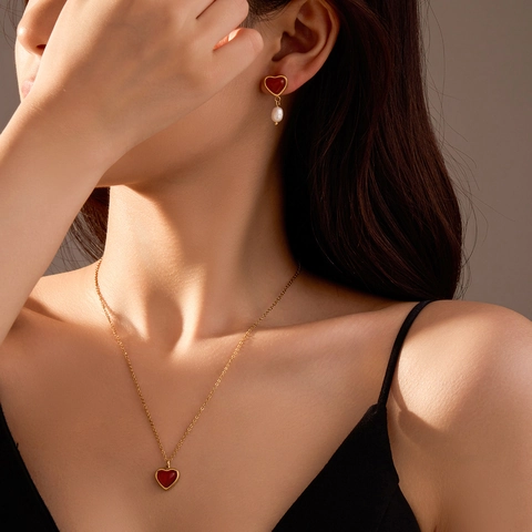Conjunto de Collar Corazón de Ágata Roja de Acero Inoxidable Vintage y Pendientes de Perla Artificial Joyería Chapada en Oro de 18K