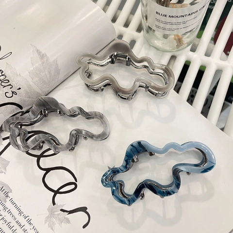 Pinza Para El Cabello Elegante De Acetato Y Metal Forma Ondulada Irregular Patrón Mármol Tinta Para Mujeres