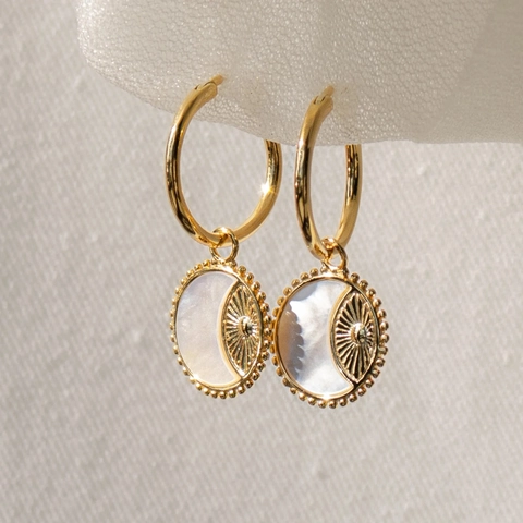 Vintage Sun Coin Hoop Earrings 18K Gold Plated Mother Of Artificial Pearl Copper Earring Post Retro Elegant Jewelry Women