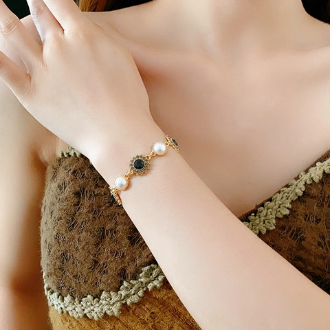 Bracelet Vintage En Imitation De Künstliche Perles Avec Charme Fleur En Strass Bijoux Géométriques En Alliage Pour Femmes