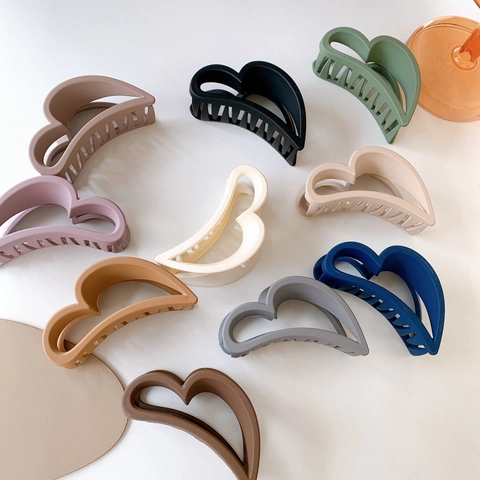 Minimalist Matte Love Heart Hair Claw Large Shark Clip Sweet Elegant Back Head Hair Accessories For Women Girls Hair Styling