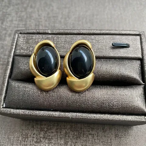 Vintage Oval Stud Earrings For Women Retro French Style Matte Gold Plated Alloy With Synthetic Gemstone Inlay