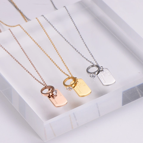 Collana Con Pendente In Acciaio Inossidabile Con Anello In Zircone E Targhetta Rettangolare Elegante Stile Francese Placcato Oro Per Donne