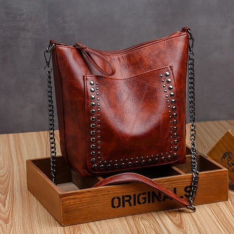 Vintage Hobo Shoulder Bag Rivet PU Leather Large Capacity With Metal Chain Strap Punk Style For Women