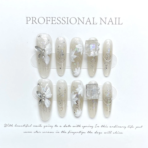 Handgemaakte Kunstnagels 3D Witte Bloemen Zilveren Vlinder Vierkante Strass Glanzende Lange Stiletto Nagels