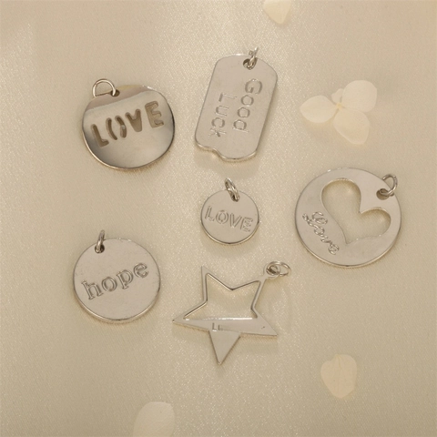 Breloques Gravées Lettre Rond Coeur Étoile Pendants En Cuivre Plqué Or Pour Création Bijoux DIY Collier Bracelet