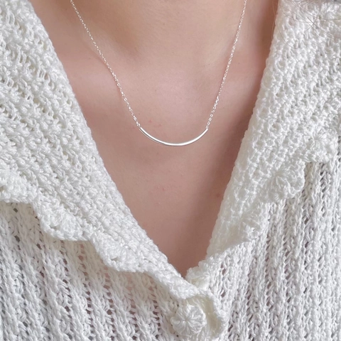 925 Sterling Silber Gebogene Bar Lächeln Halskette Minimalistische Quadratische Röhre Geometrische Schlüsselbeinkette