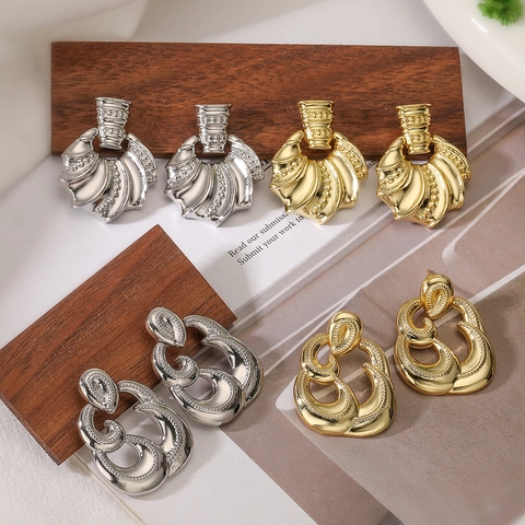 Vintage Unregelmäßige Geometrische Fächermuschel Und Gedrehte Knoten Kupferohrringe Vergoldeter Modeschmuck Für Damen