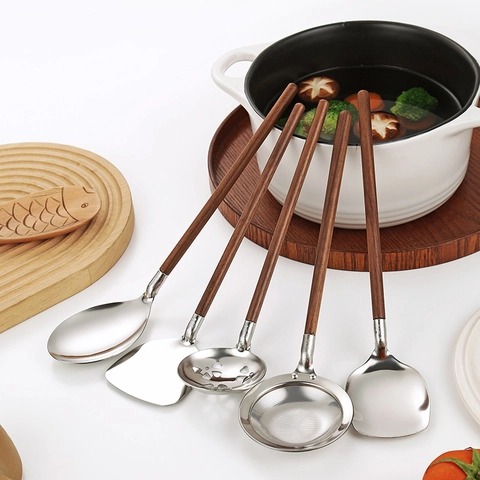 Utensili Da Cucina In Acciaio Inossidabile 304 Manico In Legno Di Noce Spatola Mestolo Per Zuppa Colino Resistente Al Calore Stile Giapponese
