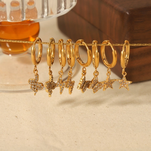 18K Vergoldete Edelstahl Huggie Hoop Ohrringe Mit Zirkon Schlange Schmetterling Stern Mond Blitz Anhänger Für Frauen