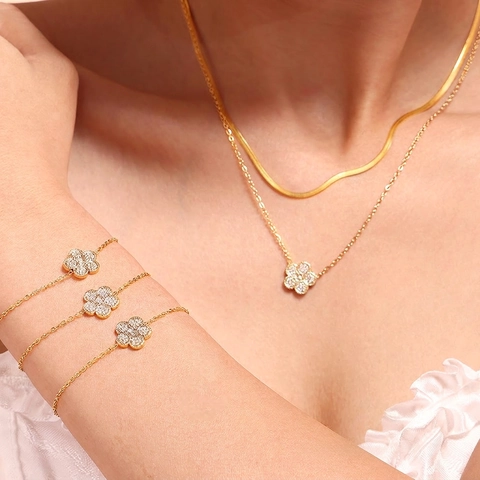 Ketting En Armband Met Vijfbladige Bloemhanger PVD Verguld Titaniumstaal Zirkoon Ingelegd Elegante Damesjuwelen