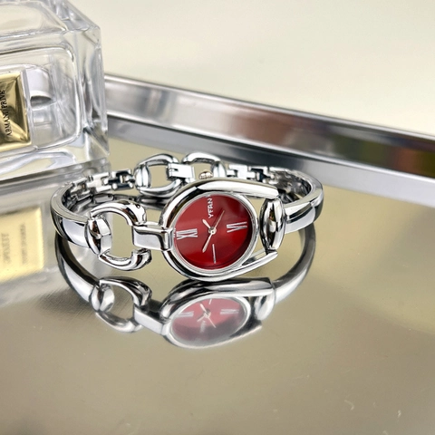 Women Bracelet Watch Retro Alloy Horsebit Bangle Fashion Quartz Wristwatch Luxury Style Roman Numerals Jewelry Elegant