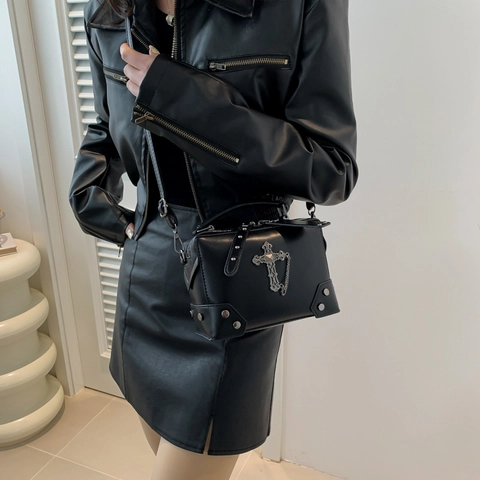 Borsa A Tracolla Gothic Punk Pelle PU Teschio Croce Rivetto Catena Moto Borsa A Mano Scatola Stile Retro Donne