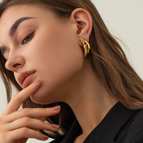 Fashion Stainless Steel Croissant Hoop Earrings For Women 18K Gold Plated Spiral Texture Geometric Stud Earrings Jewelry