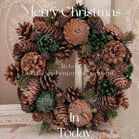Christmas Wreath With Natural Pinecones Artificial Branches Berries Retro Holiday Home Wall Door Decor