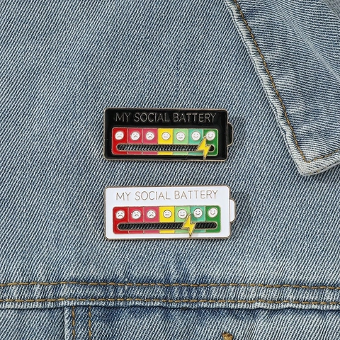 Spilla Smaltata Batteria Sociale Tracker Umore Scorrevole Lega Spilla Emoji Interattiva Accessorio Gioiello Divertente