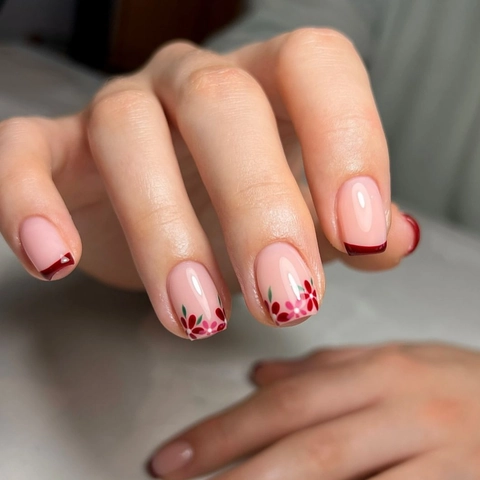 French Red Press On Nails Short Square Artificial False Nail Tips With Elegant Flower Patterns For Women Sweet Style