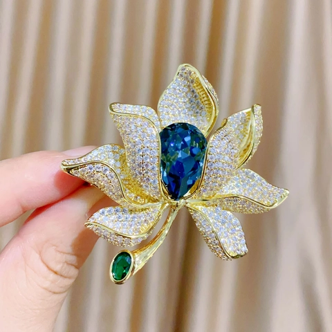 Luxus Blumen Brosche Pin Für Damen Blau Kristall Grün Zirkonia Floral Anzug Mantel Pin Zubehör Koreanisch Elegant Schmuck