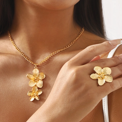 Vintage Metal Flower Jewelry For Women Brushed Texture Alloy Rose Floral Pendant Necklace Open Adjustable Ring Drop Earrings Accessory