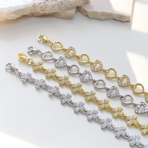 Brass Rhinestone Heart Four Leaf Clover Bracelet For Women Adjustable Fashion Jewelry Elegant Inlaid Wrist Accessory Gift