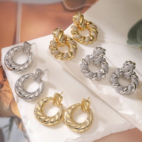 Geometrische Gedraaide Creolen Koper Verguld Glimmend Zirkoon Luxe Mode Sieraden Voor Vrouwen