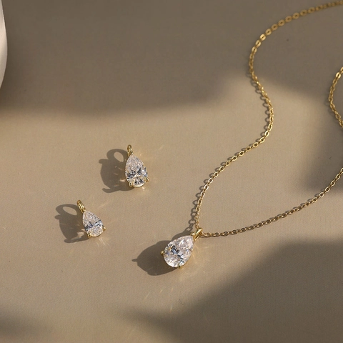 Collar con Colgante de Circonia en Forma de Pera Gota de Agua Cadena de Plata de Ley 925 Chapado en Oro Joyería Elegante Mujer