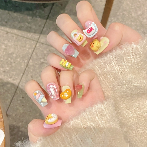 Handgefertigte 3D Cartoon Bär Aufpressnägel Niedliche Macaron Bunte Harz Dekor Kurze Sargform Künstliche Nägel Damen Mädchen