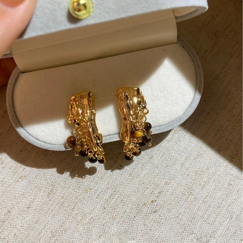 Orecchini Pendenti Dorati Texture Lava Vintage Con Perno In Argento E Perline Di Resina Marroni Per Donna