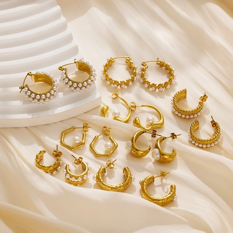 Boucles d'Oreilles Créoles en Acier Inoxydable avec Perles Vintage Français pour Femmes Plaqué Or Géométrique Strass Forme de C Cœur Bijoux