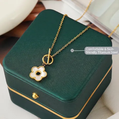 Edelstahl Halskette 18K Vergoldet Weißmuschel Blume Anhänger Knebelverschluss Elegante Schmuck Für Damen
