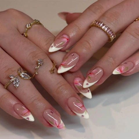 Künstliche Nägel Lang Mandel Stiletto Französisch Weiße Lilie Blume Rosa Strass Künstliche Falsche Nägel ABS Kunststoff Elegant Frauen
