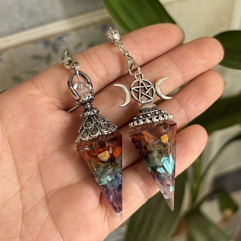 Seven Chakra Natural Crystal Stone Pendulum Necklace Resin Hexagonal Point Healing Dowsing Energy Triple Goddess Pentagram