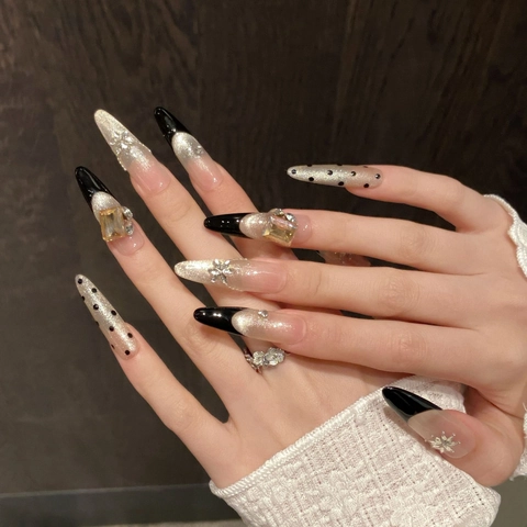 Handgemaakte Press On Nagels Lange Stiletto Zwarte French Kattenoog Met Strassbloemen Luxe Afneembare Kunstnagels Vrouwen