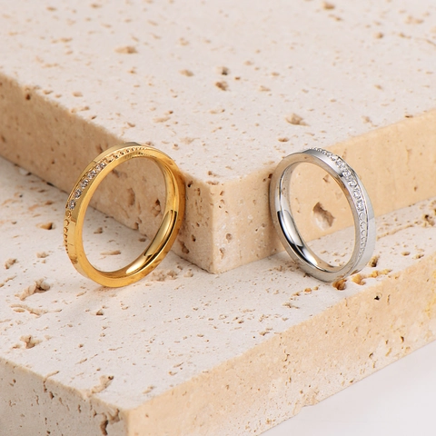Anillo De Acero Inoxidable 304 Con Circonita Cúbica Incrustada Pulido Elegante Banda Joyería Para Mujeres
