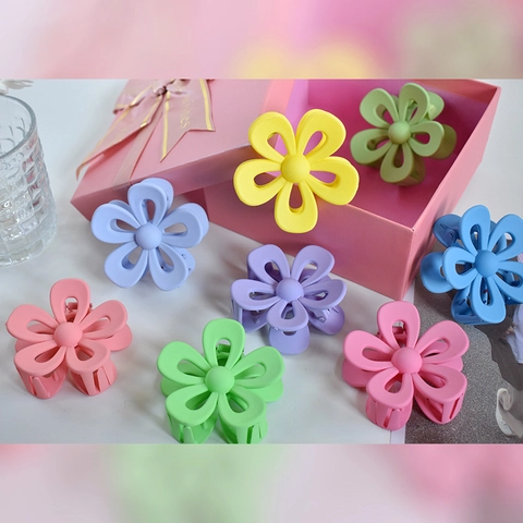 Flower Hair Claw Clips Matte Plastic Shark Clip Hair Styling Accessories For Women Girls Sweet Fresh Colorful