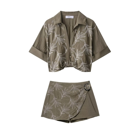 Camicia Ricamata A Maniche Corte E Gonna Pantalone Da Donna Verde Oliva Texture Lino Motivo Foglia Revers Bottoni