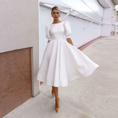 Robe De Mariée En Satin Ivoire Manches Bouffantes Col Rond Minimaliste Ligne A Élégante Dos Nu Style Hepburn
