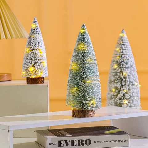 Mini Weihnachtsbaum Tischdeko Beflockter Schnee Künstliche Zeder Holzsockel LED Lichter Für Feiertags Party Heimdeko