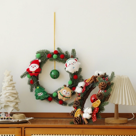Corona De Navidad Agujas De Pino Artificiales Con Piñas Naranja Seca Campana De Metal Decoración Colgante De Puerta