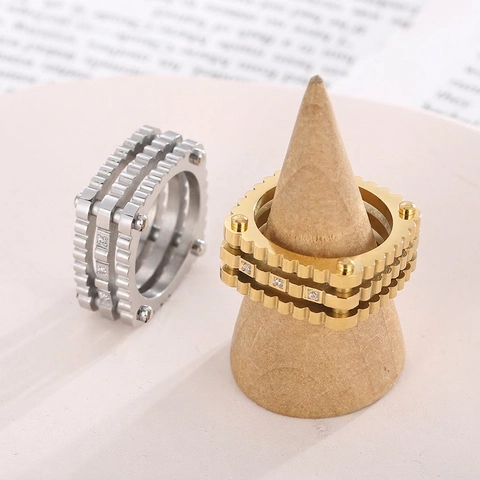 Roestvrijstalen Drielaagse Tandwiel Ring Met Klinknagels En Zirkonia Vierkante Industriële Punk Unisex Sieraden