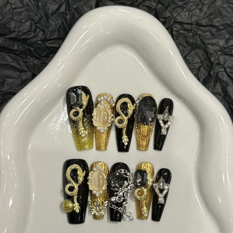 Handmade Luxury Press On Nails Long Coffin Gothic Black Gold Cat Eye Rhinestone Artificial Pearl 3D Snake Metal Chain Design For Women