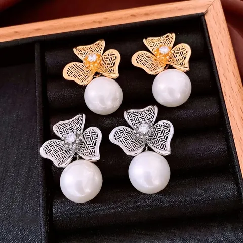 Orecchini A Fiore Vintage Placcati Oro Con Perla Artificial Sintetica Zircone Rame E Perno In Argento Sterling 925