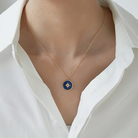 18K Verguld Titaniumstaal Ronde Hanger Ketting Vintage Blauw Emaille Achtpuntige Ster Kompas Strass Ketting Sieraden Voor Vrouwen