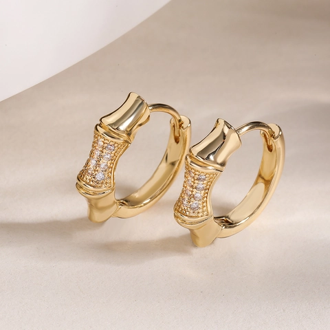 Orecchini a Cerchio in Rame Placcato Oro 18K a Nodo di Bambù Semplice Zirconia Intarsiata Gioielli di Moda per Donna