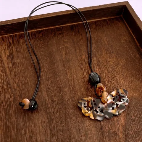 Collar Con Colgante De Pájaro Hueco Vintage Resina Cuentas Cuerda De Cera Cadena Larga Para Suéter Joyería Estilo Étnico Mujeres