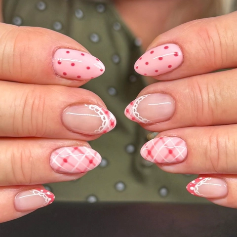 Pink French Lace Press On Nails Strawberry Polka Dot Grid Pattern False Nail Tips Short Almond Oval Shape For Women