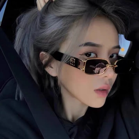Retro Small Frame Sunglasses Fashion Y2K Rectangular Eyewear With Metal B Logo Accents For Men And Women